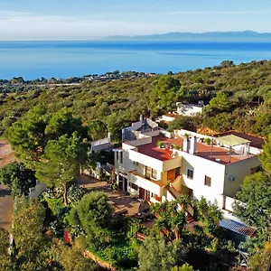 Bella Salmagi - Surya Sardinia Holidays & Yoga Frühstückspension Capitana